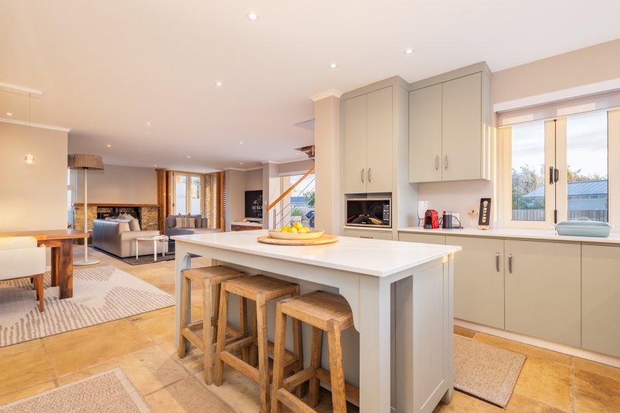 5 Bedroom Property for Sale in Whale Rock Beach Western Cape
